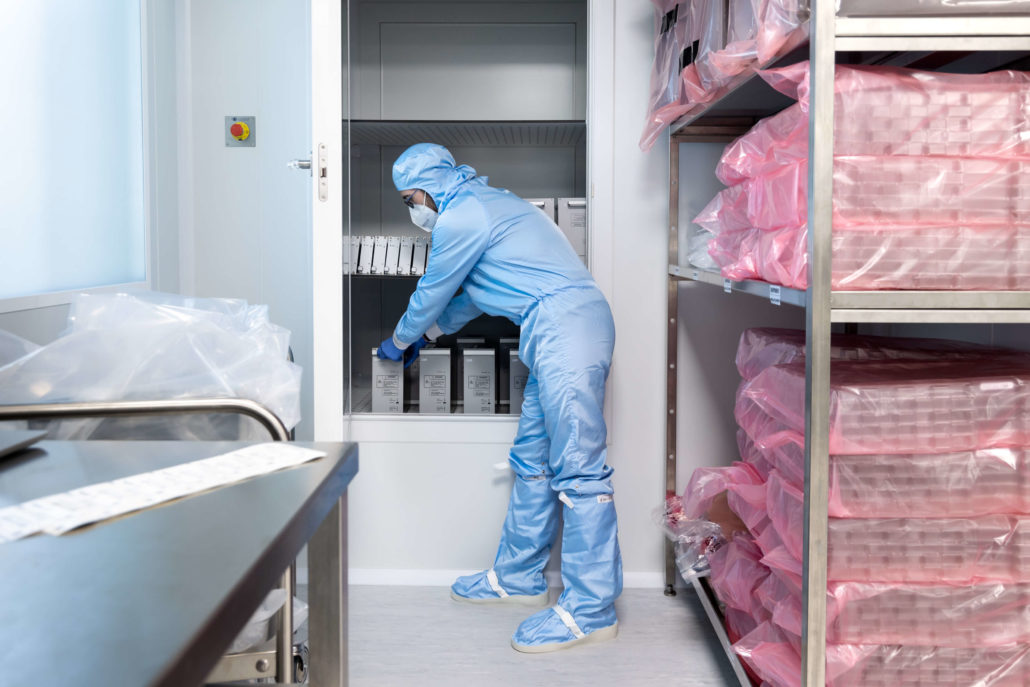 Controlled air filtration cleanroom environment